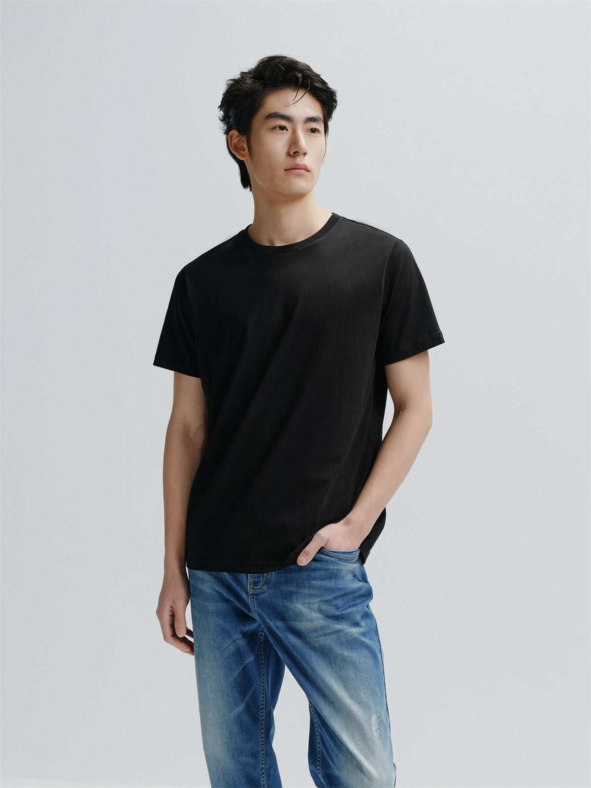 Men's Cooling Slim-Fit Black T-Shirt