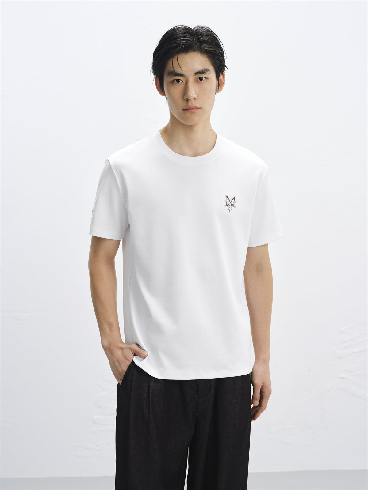 Men's Slim T-Shirt with Contrast Embroidery