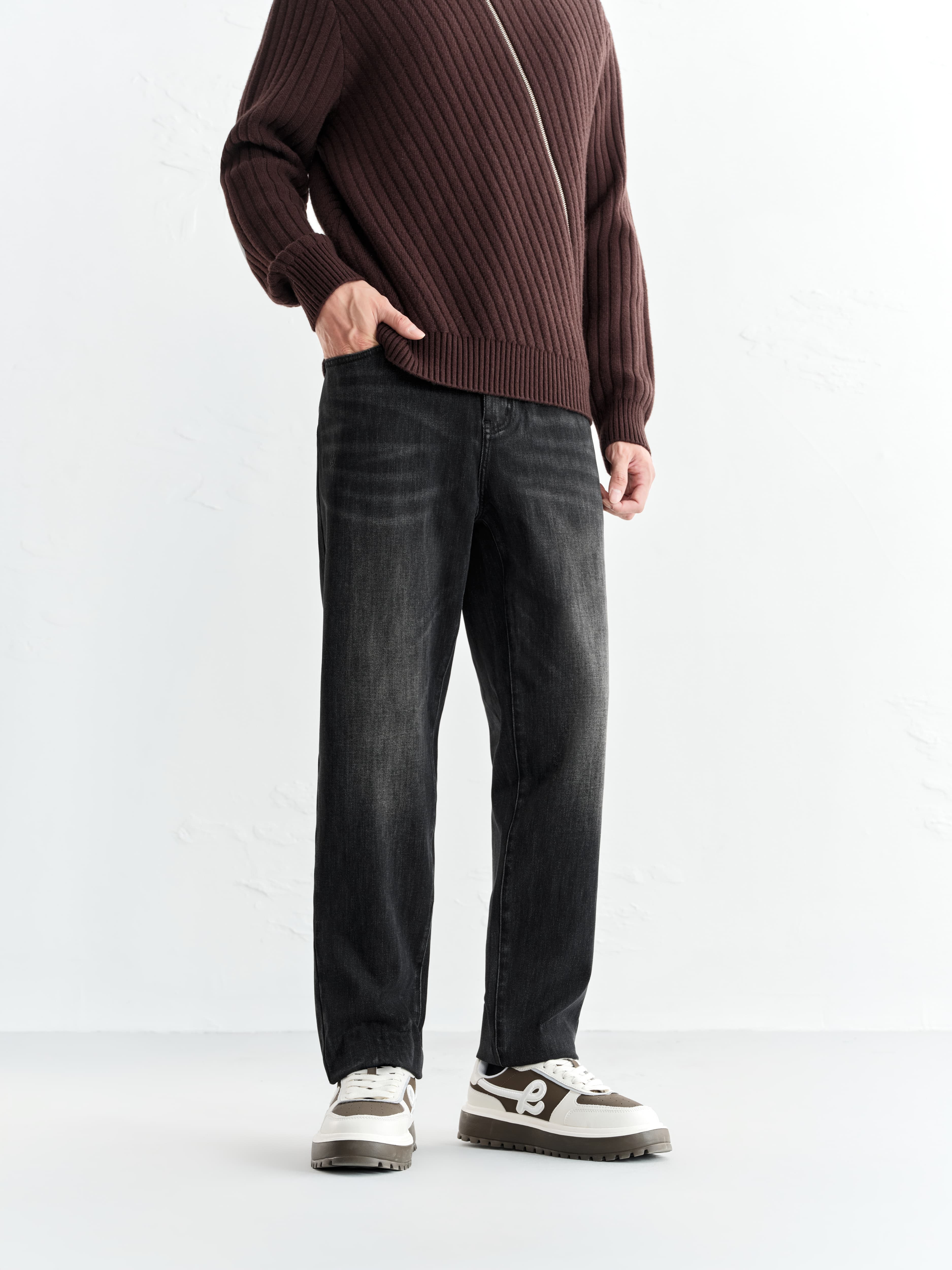 Men's Cashmere-Blend Fleece-Lined Tapered Jeans