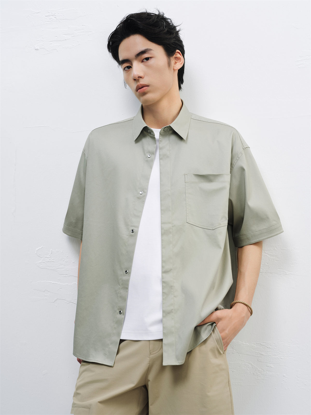 Men's Solid Relaxed-Fit Short-Sleeve Shirt