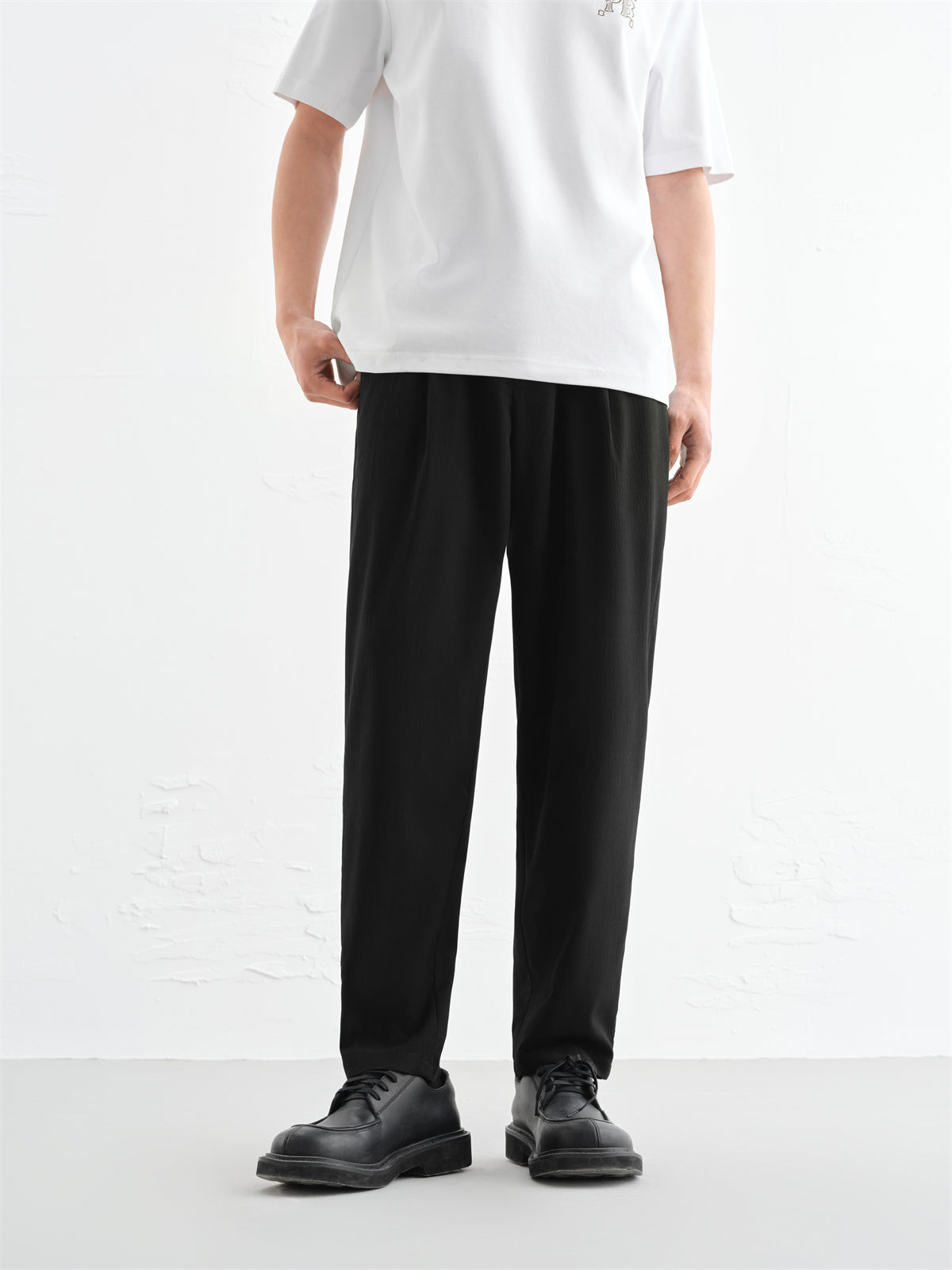 Men's Lightweight Textured Tapered Pants