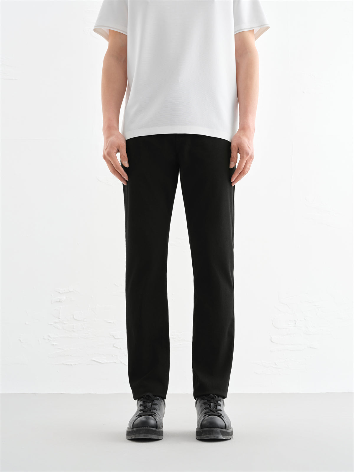 Men's Slim-Fit Solid Jeans