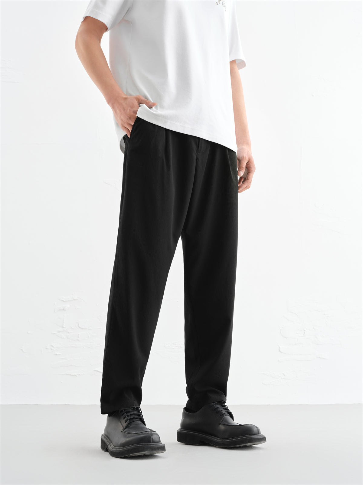 Men's Lightweight Textured Tapered Pants