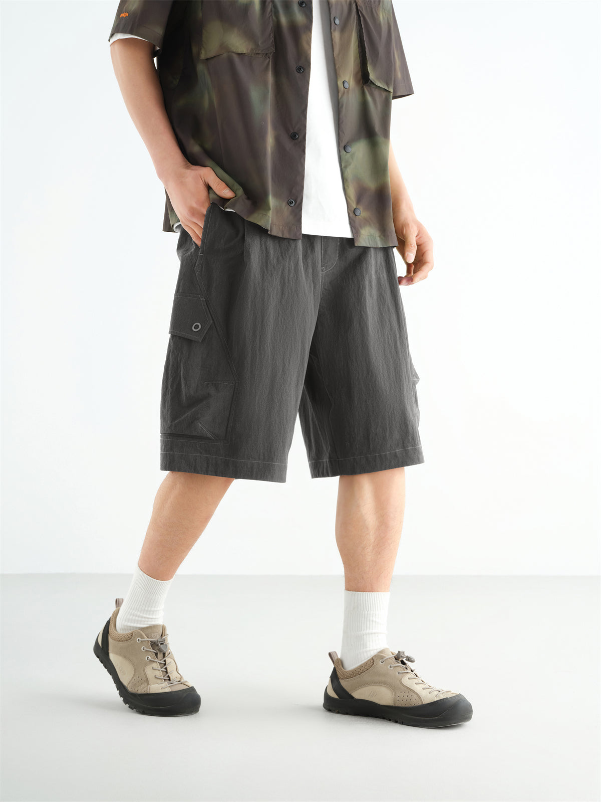 Men's Utility Cargo Shorts with 3D Pockets